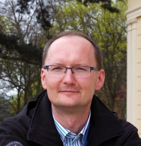 DR TOMASZ DREIKOPEL WYKSZTAŁCENIE Literaturoznawca, filolog klasyczny, nauczyciel dyplomowany; adiunkt w Zakładzie Historii Filozofii i Etyki na Wydziale Humanistycznym Uniwersytetu