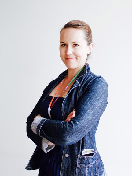 Antonina Sażyńska Technologie nieedukacyjne w nauczaniu W dzisiejszym świecie kontakt z technologią jest nieunikniony. Jak można przełożyć ten fakt na nauczanie?
