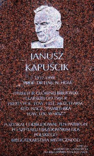 Hobby: bibliofilstwo, turystyka górska, sowy. Zmarł 30 czerwca 1999 roku w Warszawie. Była to nagła śmierć w wieku 67 lat w drodze do pracy.