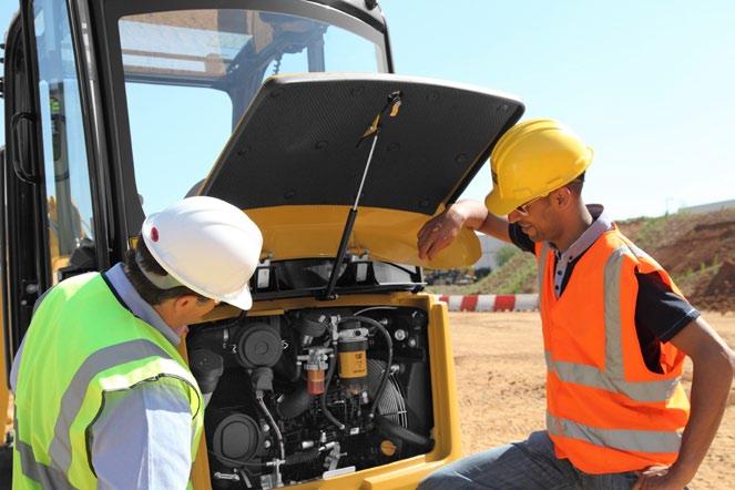 drzwiczkom i zdejmowanym panelom bocznym. Główny zawór oraz przewody hydrauliczne są łatwo dostępne pod zdejmowaną płytą podłogową i za bocznymi panelami.