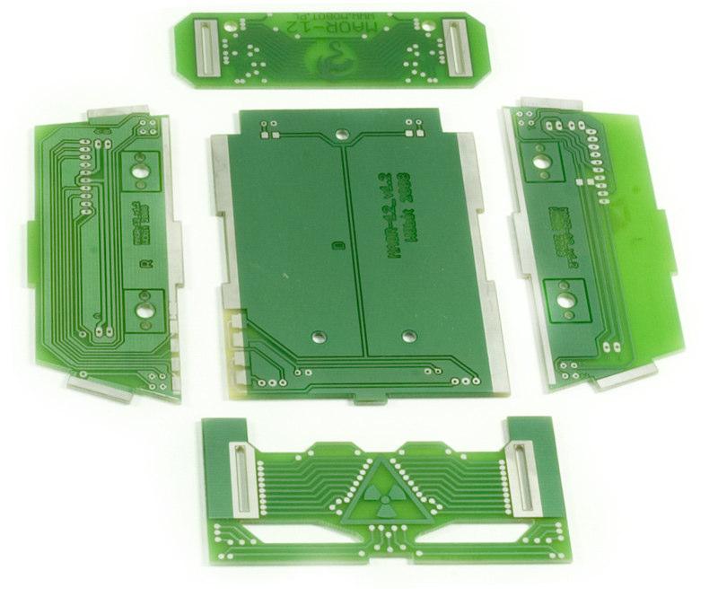 Opis otworów montażowych i miejsc lutowniczych 8 9 7 6 5 4 13 10 12 1 2 3 11 zdj. 2 Płytki PCB 1. Pola lutownicze przednich czujników linii QRD1114 2. Lutownicze miejsca montażowe 3.