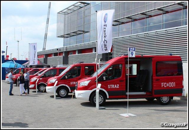 Fordy stoisku Frank Cars WśródRosenbauer, bojowymi wykorzystywania szerszemu m.in. sprzętu wgronu kolorze ochrony przez odbiorców. Deva, piaskowym. strażaków indywidualnej, Lion.