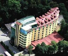 Gdzie spać? nych receptur kuchni polskiej i europejskiej, jak również wyśmienite potrawy sezonowe. HOTEL**** SAHARA ul. Falista 13, 43-300 Bielsko-Biała, tel. +48 33 486 11 00, recepcja@hotelsahara.