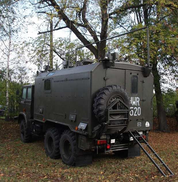 dla szefów służb technicznych i kwatermistrzów pułków i dywizji oraz szefów sztabów oddziałów i pododdzialów artylerii. Aparatownia była zamontowana na samochodzie STAR-266/SOM.