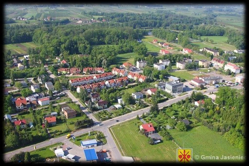 Gmina zajmuje obszar około 10 780 ha, z czego około 8 974 ha stanowią użytki rolne. Lasy i grunty leśne zajmują ok. 1530 ha, co stanowi 14,6 % powierzchni gminy.