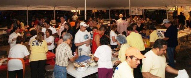 vecinos ricos; porque corresponderán invitándote y quedarás pagado.