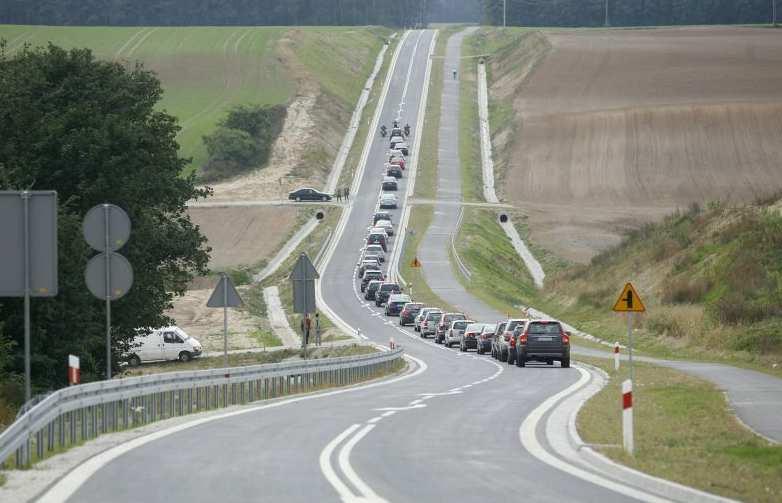 Czas na zamianę -korzystne rozwiązanie. Obwodnica stała się drogą wojewódzką, ul. Toruńska -drogą gminna, a trasa w Brzozowie -drogą powiatową Gruntowna modernizacja ul.