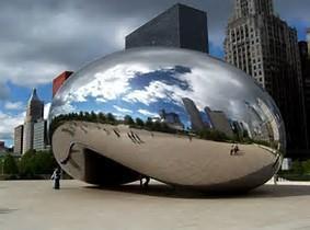 "Fasolka" w Chicago inaczej znana jako Cloud Gate stoi w