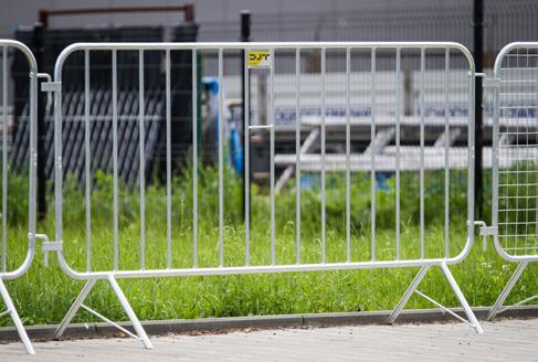 ..... są w pełni mobilne, a lekka konstrukcja pozwala na łatwe przenoszenie.