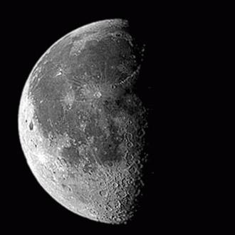 Na przełomie lat 60-tych i 70-tych XX w. za pomocą lasera impulsowego mierzono z dokładnością kilku cm odległość do Księżyca.