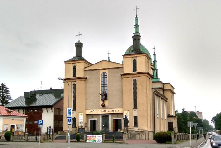 jest on przedstawiony jako prosta budowla z przedsionkiem nakryta czterospadowym dachem z wieżyczką na sygnaturkę Po kilku latach kościół św. Trójcy spłonął w 1763 r. lub w 1779 r.