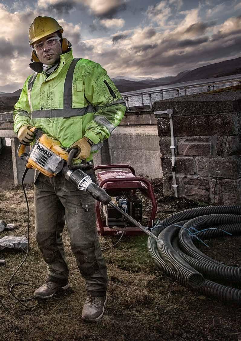 DLACZEGO DEWALT BADANIA WŚRÓD UŻYTKOWNIKÓW W ramach procesu udoskonalania naszych produktów, co roku kontaktujemy się z blisko 20 tysiącami użytkowników Doskonałe zrozumienie i poznanie sposobu Ich