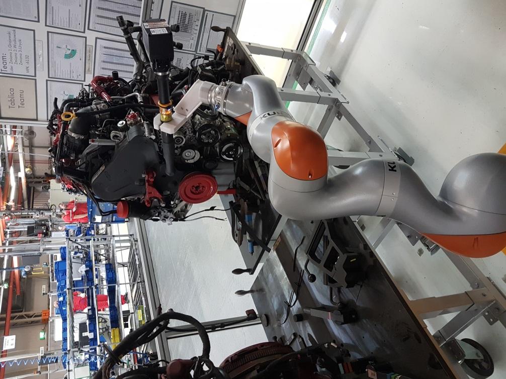 Człowiek Robot - współpraca przyszłości Robot kooperujący iiwa Zakres: Wykonywanie połączenia alternatora oraz klimakompresora - podmontaż silnika, Współpraca ramie w ramie bezpośrednio z robotem