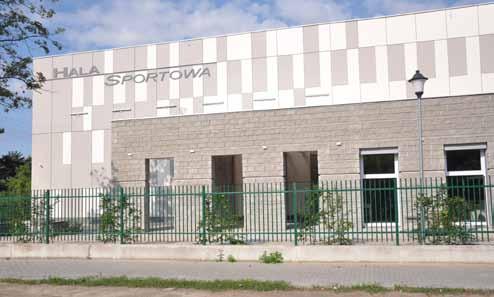 Hala w Brwinowie jest budynkiem wo-sanitarne, hol, pokój trenerów, sala powietrza. Część 4) LEMUR Energooszczędne Budynki Użyteczności Pu- na miarę XXI w.