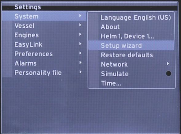 3. Główny ekran VesselView pojawi się w wybranym języku. Ikona SETTINGS (ustawienia) będzie zaznaczona. Nacisnąć przycisk ENTER (Zatwierdź).