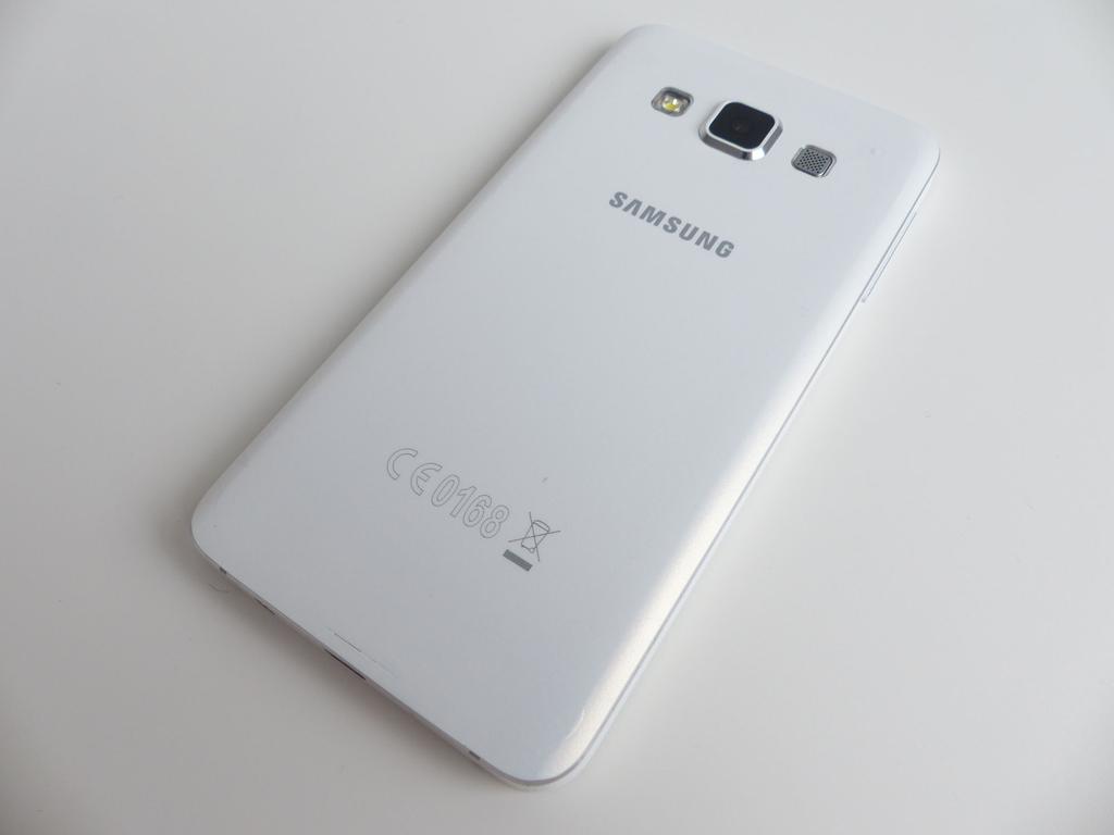 Wyświetlacz ocena 3 Wyświetlacz Samsunga Galaxy A3 jest trudny do jednoznacznej oceny. Jest to ekran 4.5 cala qhd SuperAMOLED. qhd oznacza rozdzielczość 540x960 pikseli.