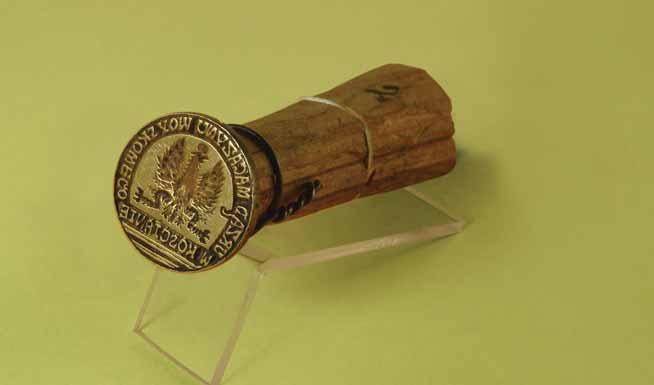 Poniżej podkowy, na kowadełku skrzyżowanym z nożem, cęgi. W otoku data 1672. APP, Tłoki pieczętne różnych urzędów i instytucji, sygn.