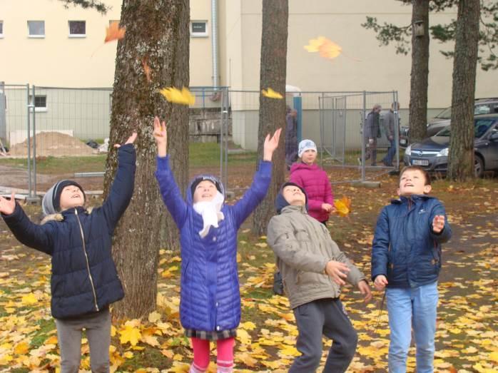 W ubiegłym roku lubiłam chodzić na kółko plastyczne. Chcę, żeby w szkole było więcej lekcji plastyki. Agnieszka Bojarin, uczennica klasy 3 2.