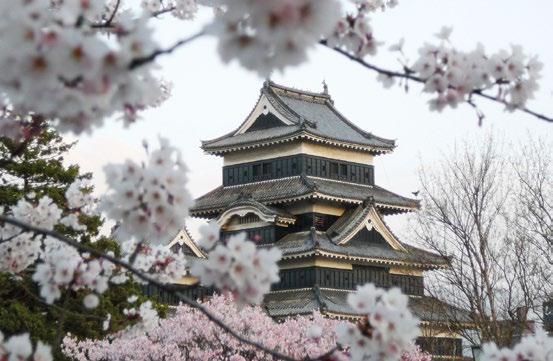 środkowej podzwrotnikowej, a na północy umiarkowanej ciepłej. Dodatkowo na pogodę w Japonii wielki wpływ ma klimat monsunowy. W zdecydowanej części kraju wyróżnić można cztery pory roku.