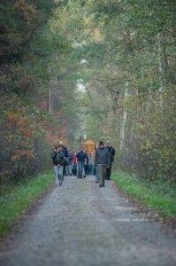 .pl https://www..pl Droga Męczeństwa bł. Karoliny. (Źródło: Archiwum Sanktuarium) 18 dnia każdego miesiąca odbywa się Droga Krzyżowa szlakiem męczeństwa bł. Karoliny. Najwięcej pielgrzymów odczytuje charyzmat tego miejsca przez ślad męczeństwa Karoliny wytyczony jej ostatnią drogą 18 listopada 1914 r.