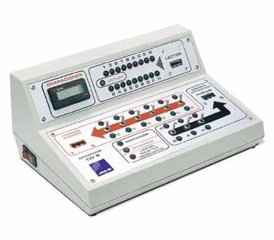 MACHINES ÉLECTRONIQUES MACHINES à REPRODUIRE LES CLÉS CO Codificateur universel de clés magnétiques avec lecteur électronique intégré. CODE CO 20V. - 0Hz. DONNÉES TECHNIQUES Largeur 270 mm.