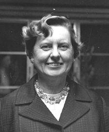 Struktura biomolekuł Pierwsze struktury 3D za pomocą dyfrakcji X: cholesterol (1937) - Dorothy Crowfoot Hodgkin (Nagroda Nobla 1964) witamina B12 (1945), penicylina (1954), insulina 1969 (30 lat
