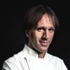 10 11 Chef Collection Inspiracja profesjonalnych kucharzy Samsung Club des Chefs zaprosił do współpracy wyróżnionych gwiazdkami Michelina mistrzów kuchni z całego świata.
