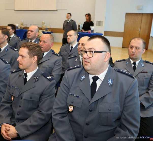 8 Pożegnanie dyżurnego z Żyrardowa 9 Policjanci malowali pisanki Wręczono Złote Blachy 2016 - wyróżnienia przyznane przez Koalicję Antypiracką przedstawicielom jednostek Policji, które w 2016 roku