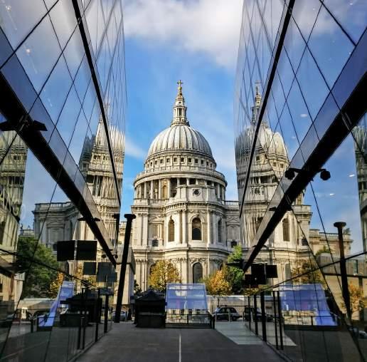 Dalsze zwiedzanie Londynu: Greenwich ze Starym Obserwatorium Królewskim miejsce, przez które przechodzi południk zerowy, Tower of London i London Bridge najsłynniejszy most na Tamizie, City gdzie