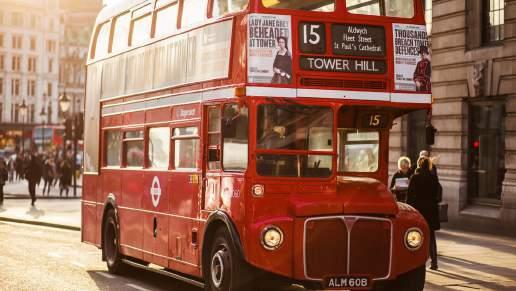 Czas wolny na ulicy handlowej Oxford Street. Następnie Galeria Figur Woskowych Madame Tussauds i wizyta w British Museum ze słynnymi mumiami egipskimi. Nocleg w hotelu. Dzień 4: Śniadanie.