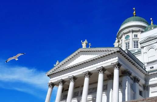 Zobaczymy również Muzeum Sztuki Ateneum, Plac Senacki z pomnikiem cara Aleksandra II, katedrę luterańską, siedzibę premiera i uniwersytetu. Na koniec wizyta w Soborze Uspieńskim.