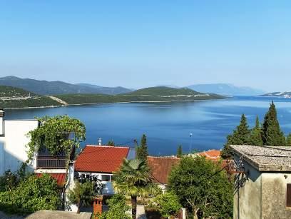 Bośnia i Hercegowina Neum WCZASY Neum małe miasteczko położone na kilkukilometrowym odcinku wybrzeża dalmatyńskiego, na terenie Bośni i Harcegowiny, pomiędzy chorwackimi miejscowościami.