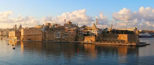 Katedrę Piotra i Pawła, muzeum katedralne i centrum rzemiosła i rękodzieła w Ta Quali. To idealne miejsce na zakup oryginalnych pamiątek z Malty. Następnie wizyta w dzielnicy Rabat z kościołem Św.