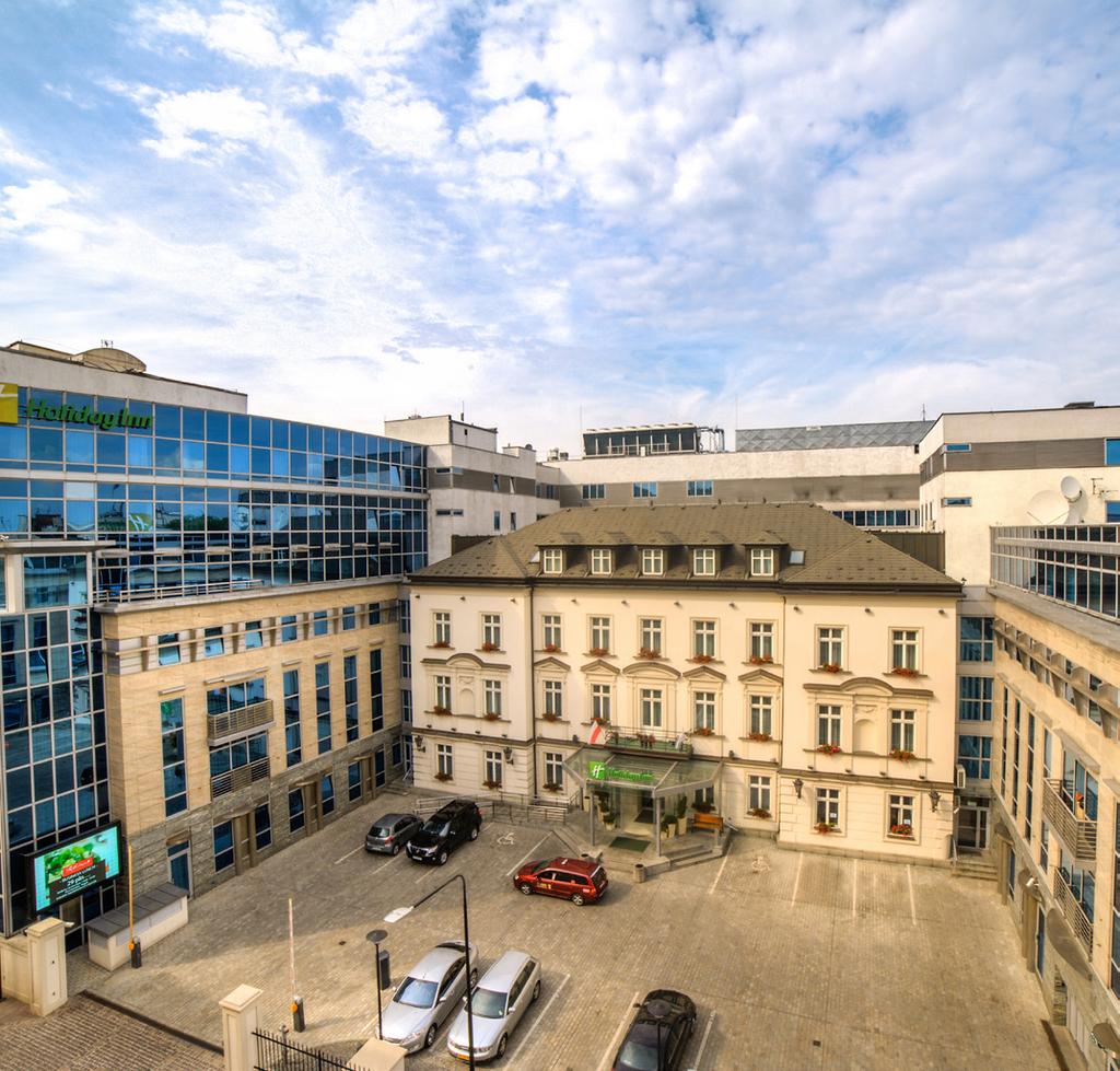 HOLIDAY INN to 5-gwiazdkowy hotel, który łączy w sobie elementy zabytkowej i współczesnej architektury z atmosferą tradycji i nowoczesności.