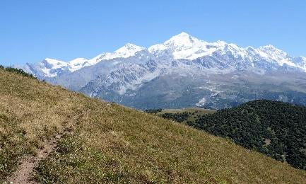 2018 TREKKING ZHAMUSZI ADISZI Śniadanie Przejazd busem na początek trasy