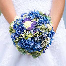 Wiązanka ślubna Po wyborze sukni ślubnej z powodzeniem możecie odwiedzić kwiaciarnię i przejrzeć proponowane przez