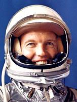 www.ufo-dot-cosm przedstawia odc.37-astronauci i Ufo Artykuł pobrano ze strony eioba.pl Gordon Cooper był ostatnim amerykańskim astronautą, który poleciał w kosmos sam.