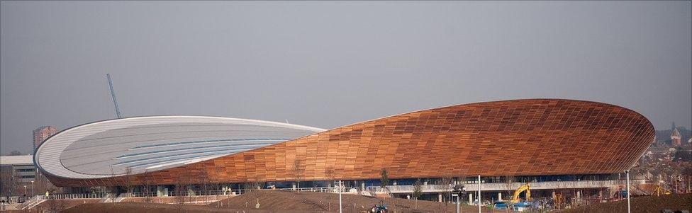 Welodrom na Igrzyska Olimpijskie w Londynie w 2012 (Anglia, 2011) Budowla jest wykonana na planie koła - kształt przekrycia jest paraboloidą hiperboliczną. Widownia mieści 6 tys. osób.