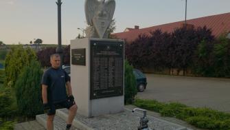 Piekary Śląskie - Brzozowice Obok przystanku autobusowego przed kościołem.