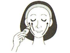 1) Należy usunąć makijaż przed użyciem. 2) Zdejmij osłonę ze szpatułki. 3) Spryskaj twarz wodą (lepiej użyć atomizera).