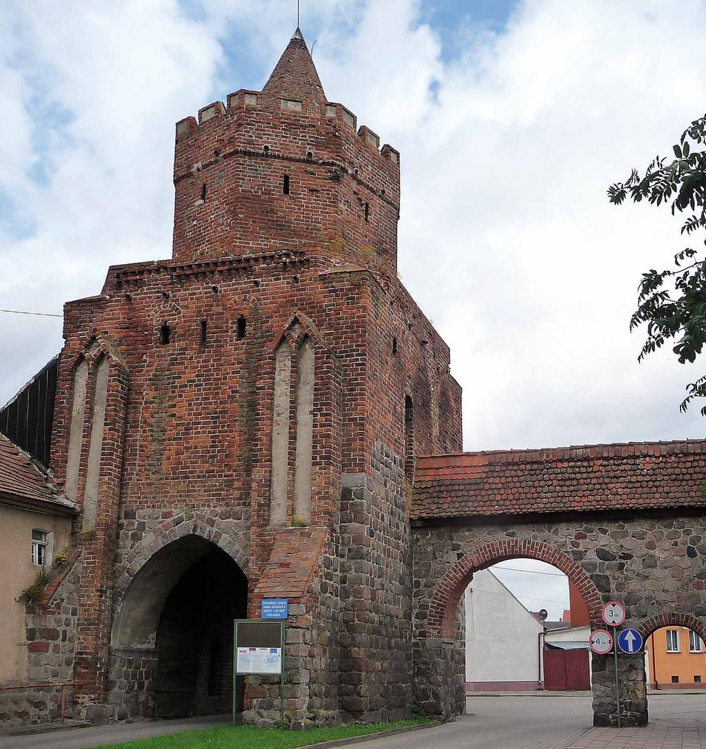 Renowacja średniowiecznych murów obronnych quick-mix sp. z o.o. ul.