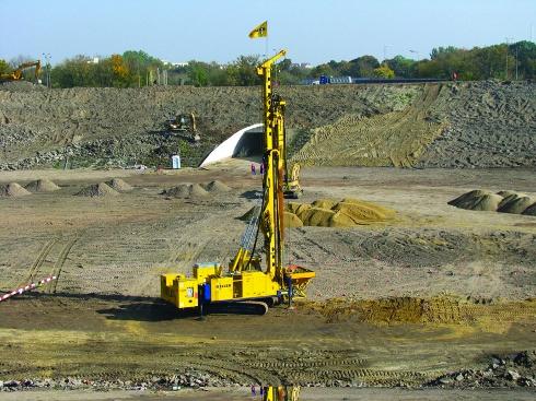 Wytrzymałość cementogruntu jest kontrolowana na zgniatanych kostkach, analogicznie jak betonu. Należy jednak pamiętać, że nie jest to beton, a kolumna nie jest palem.