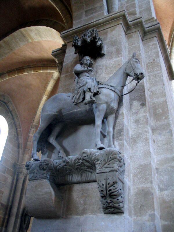 Jeździec Bamberski średniowieczny obraz świata kamienna rzeźba, pochodząca z XIII wieku, przedstawiająca ukoronowanego mężczyznę w stroju