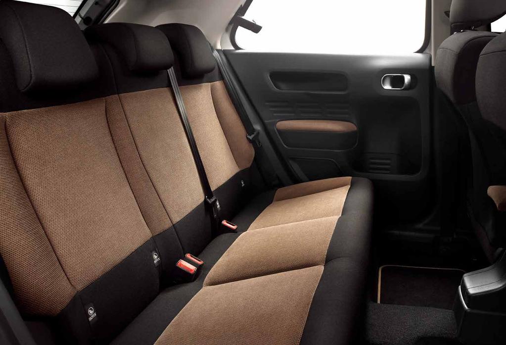 PRZESTRZEŃ I MODUŁOWOŚĆ KOMPAKTOWY, ALE POJEMNY Kompaktowe wymiary CITROËNA C4 CACTUS (tylko 4,16 m długości) sprawiają, że łatwo się nim manewruje, co jest istotne