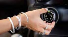 CITROËN C4 CACTUS RIP CURL CITROËN C4 CACTUS RIP CURL jest oferowany w pięciu kolorach nadwozia: Blanc Perle Nacré, Noir