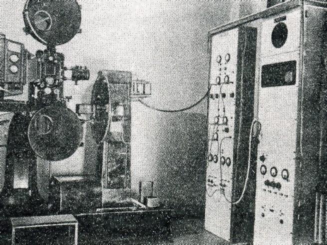 W tarczy wykonanej z nieprzezroczystego materiału znajdowało się wiele otworów rozmieszczonych po spiralnym torze. Tarcza napędzana silnikiem elektrycznym wirowała.