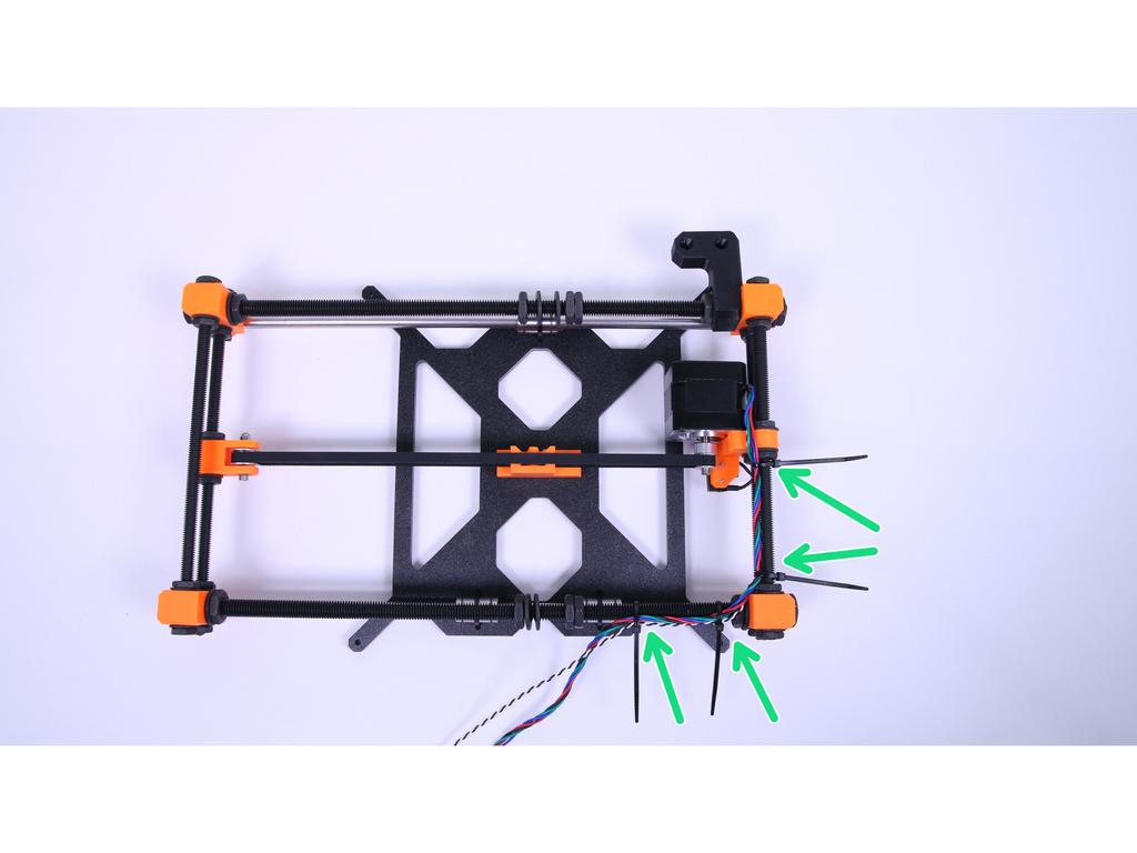 Step 31 Organizacja kabli osi Y Trzeba przymocować kable do prętów gwintowanych zgodnie z rysunkiem.
