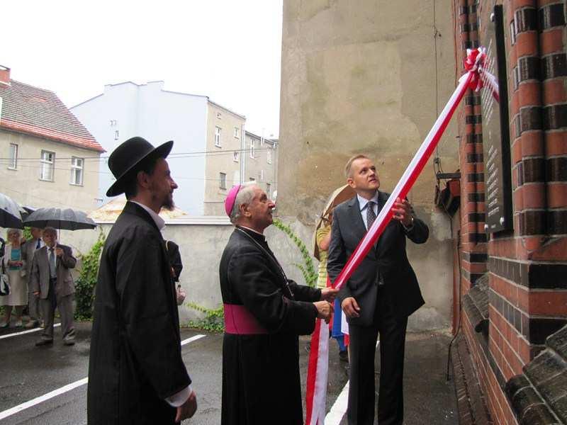 ODSŁONIECIE HISTORYCZNEJ TABLICY Na budynku znajdującym się przy ul.