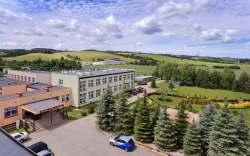 Ignacego Łukasiewicza Bieszczady wycieczki piesze okolicznymi szlakami Aquapark w Svidníku lub Lesku Dukla Muzeum Historyczne - Pałac Sanktuarium Św.