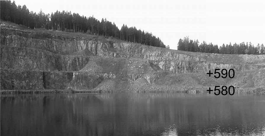 36 PRZEGLĄD GÓRNICZY 2014 Rys. 9. Wysokość zwierciadła wody w wyrobisku poeksploatacyjnym kopalni Świerki II wrzesień 2013 r. Fig. 9. Level of water mirror in Świerki II September 2013 nia zbiornika wyniesie około 7 ha.
